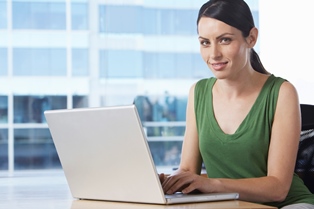 Woman2Laptop103577515